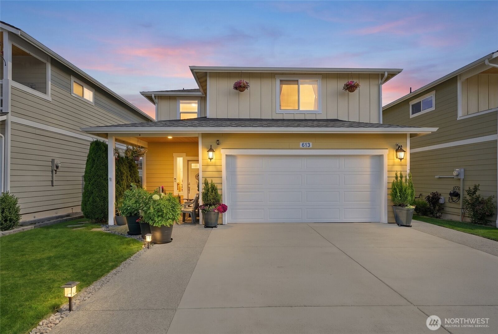 Property Photo:  613  Stacey Place  WA 98284 