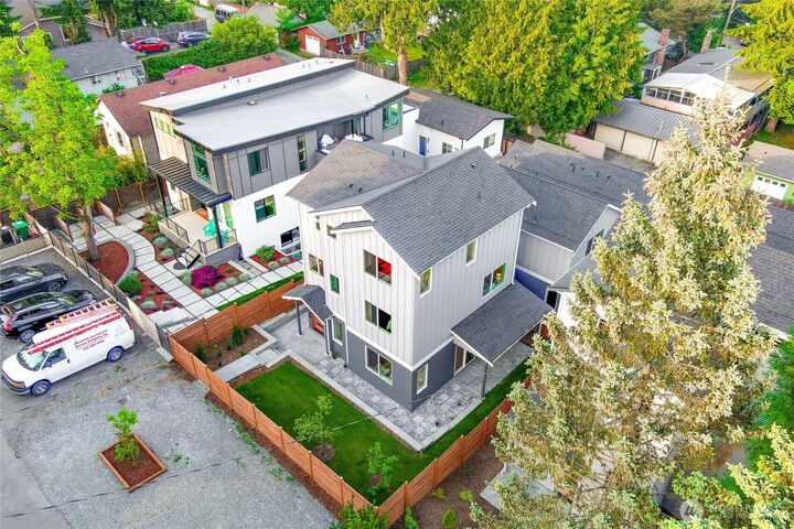 Property Photo: 10702 Linden Avenue N WA 98133