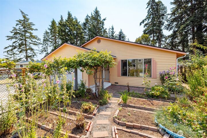 Property Photo: 1961 NE 9th Avenue WA 98277