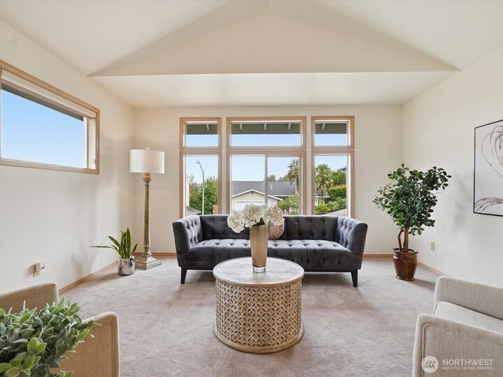Property Photo:  1835 S  251st Place  WA 98198 