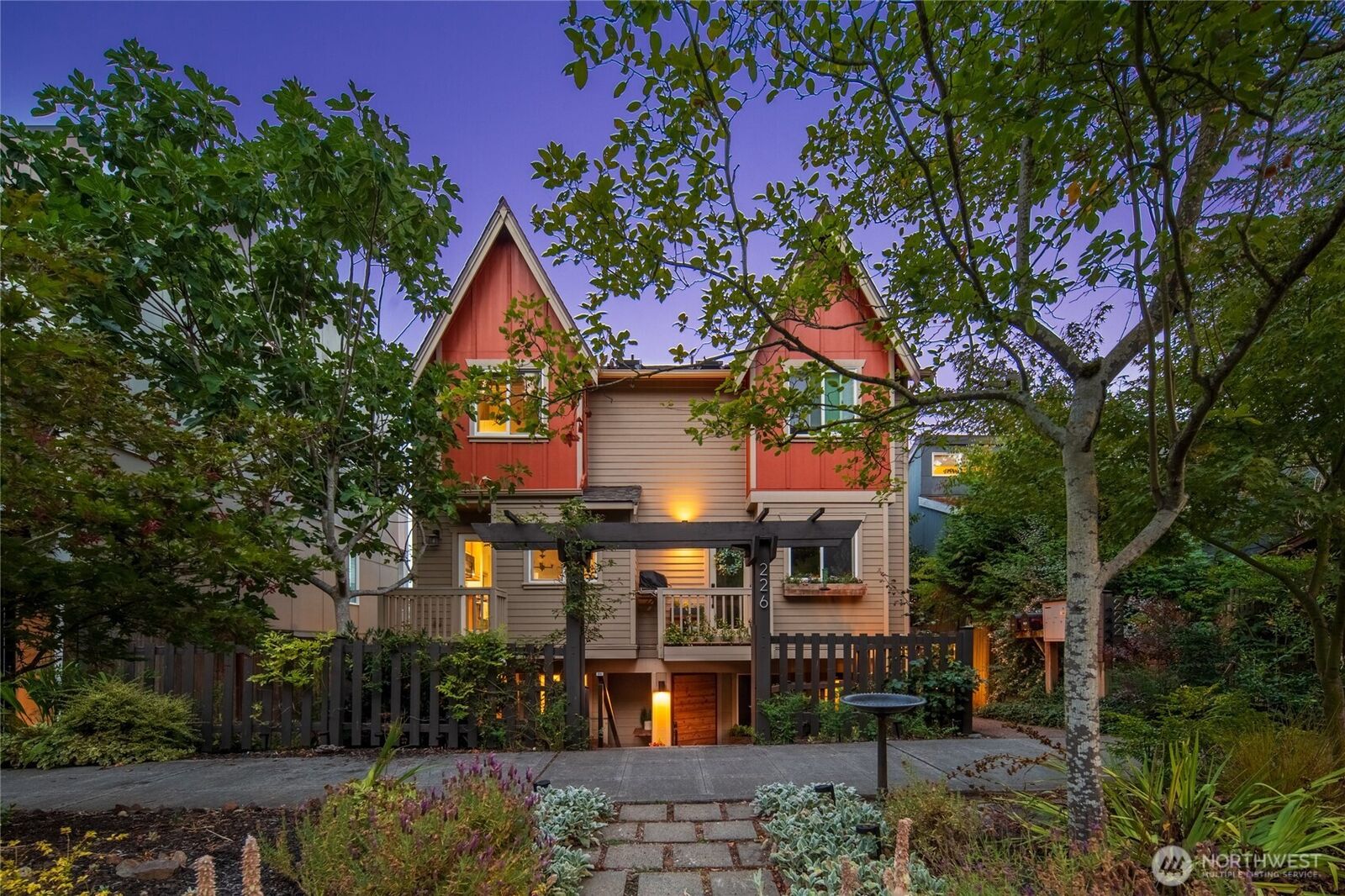 Property Photo:  226 B  26th Avenue E  WA 98112 