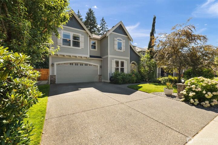 Property Photo:  714  182nd Street E  WA 98387 