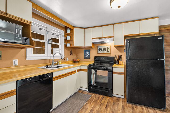 Property Photo:  1427 Oak Street  WI 54901 