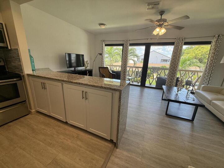 Property Photo: 3208 SE 11th Street 202 FL 33062