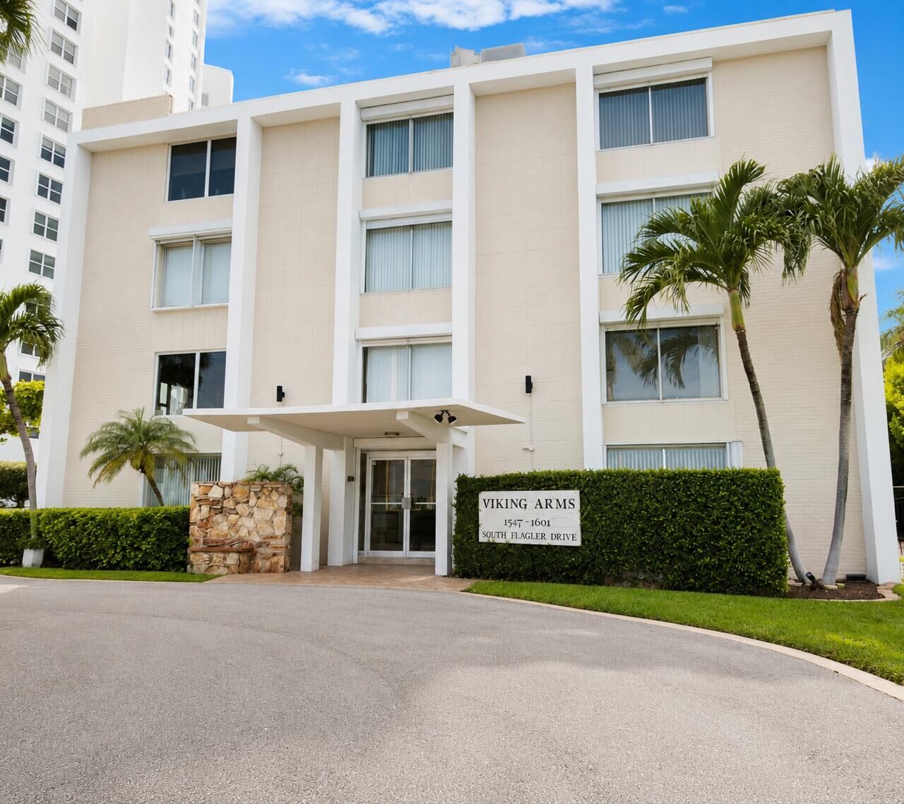 Property Photo:  1527 S Flagler Drive 203F  FL 33401 