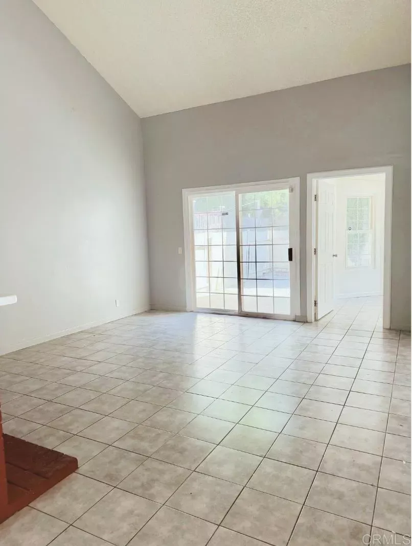Property Photo:  1135 Manzana Way  CA 92139 