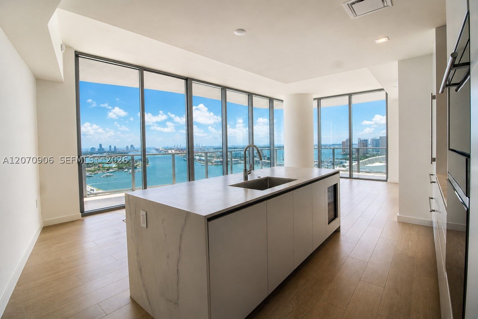 Property Photo: 1400 Biscayne Blvd 3401 FL 33132