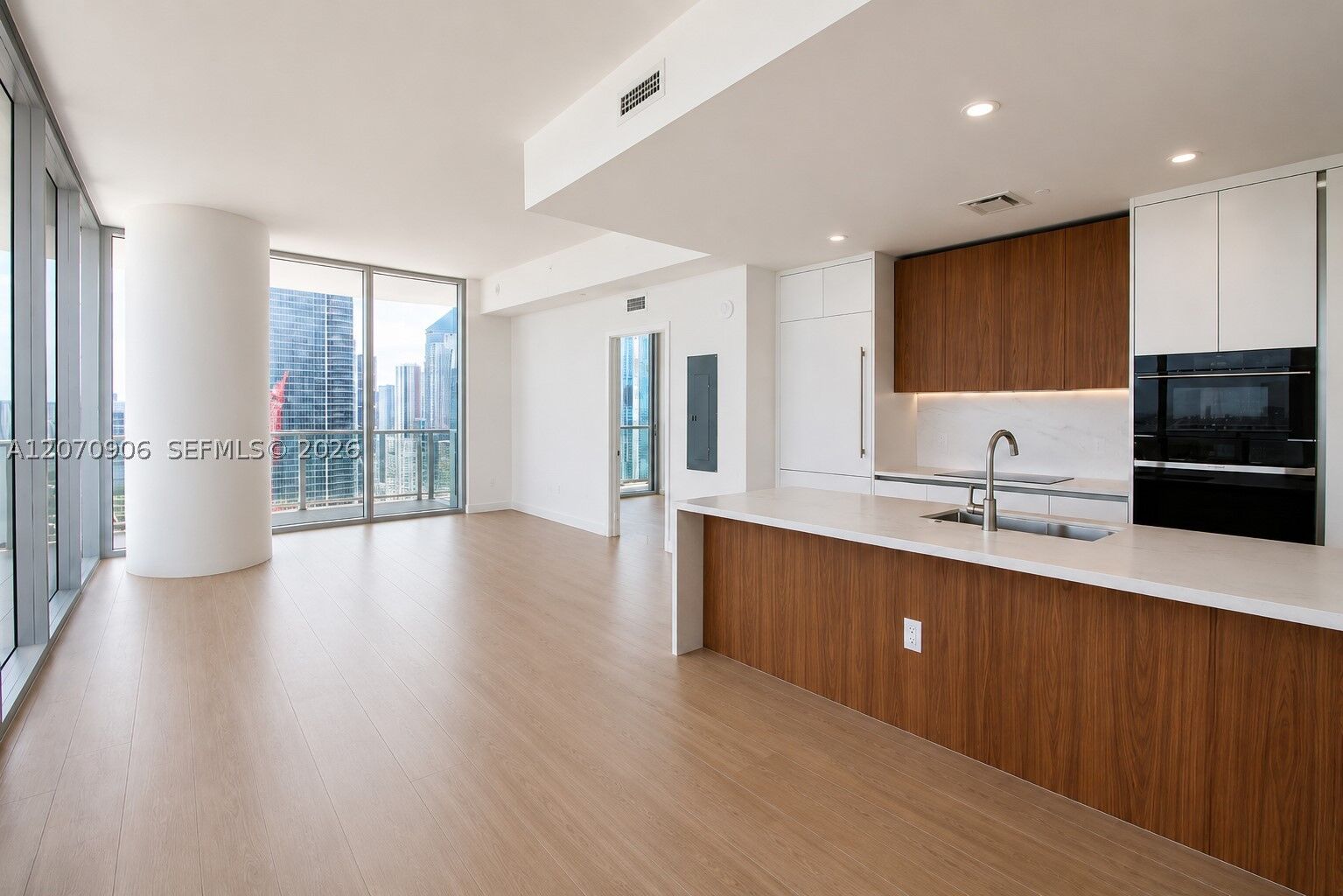 Property Photo:  1400 Biscayne Blvd 3401  FL 33132 