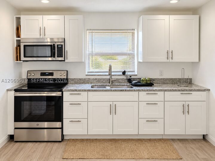 Property Photo:  1281 W 35th St  FL 33404 