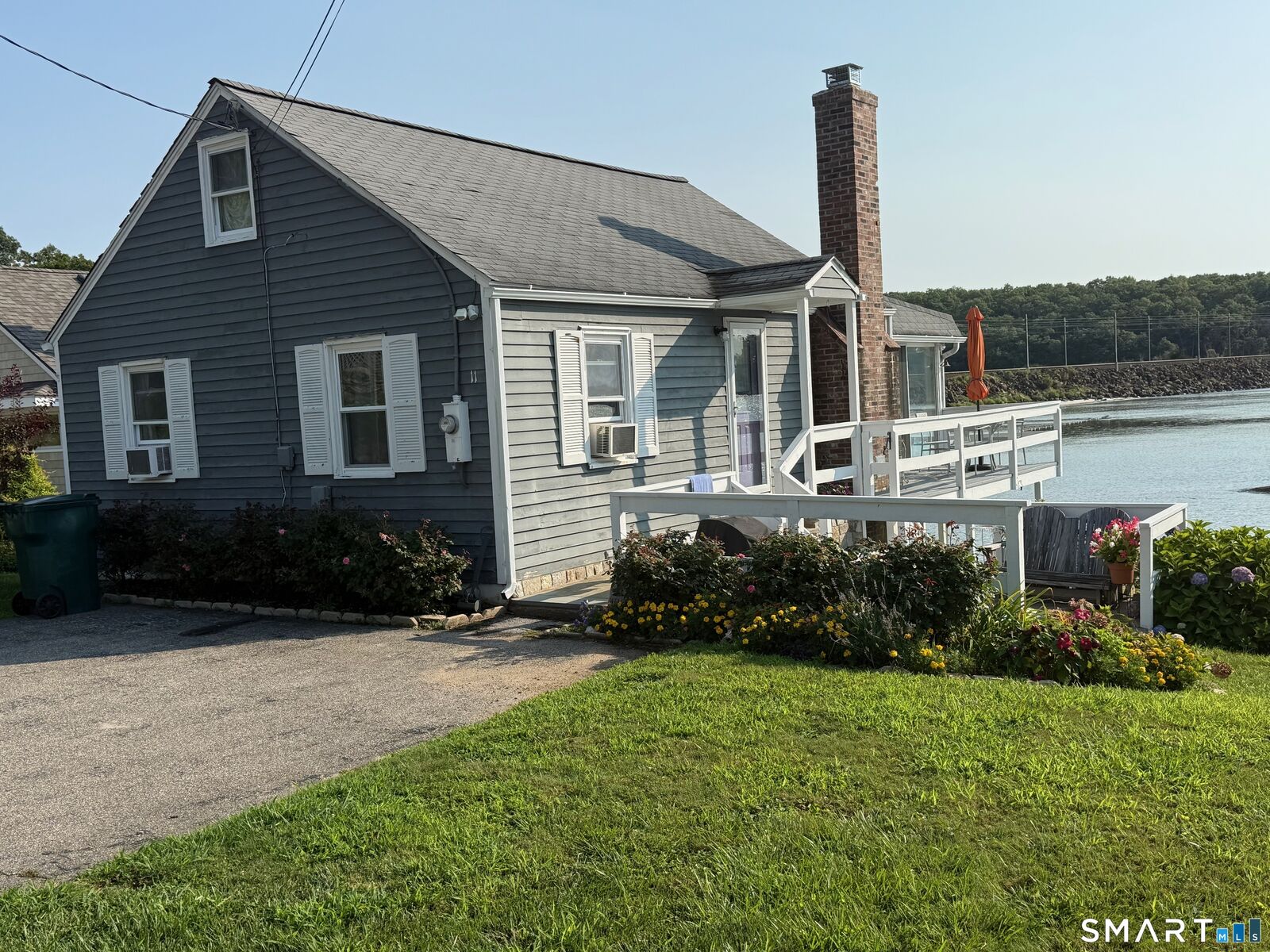 Property Photo:  11 Stanhope Avenue  CT 06371 