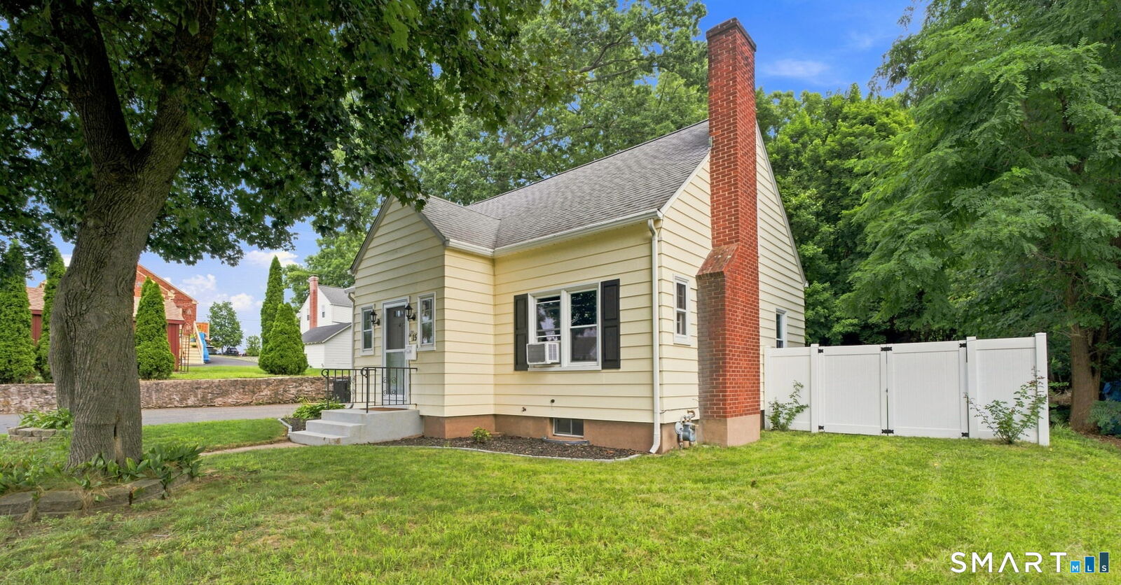 Property Photo:  15 Liberty Street  CT 06040 