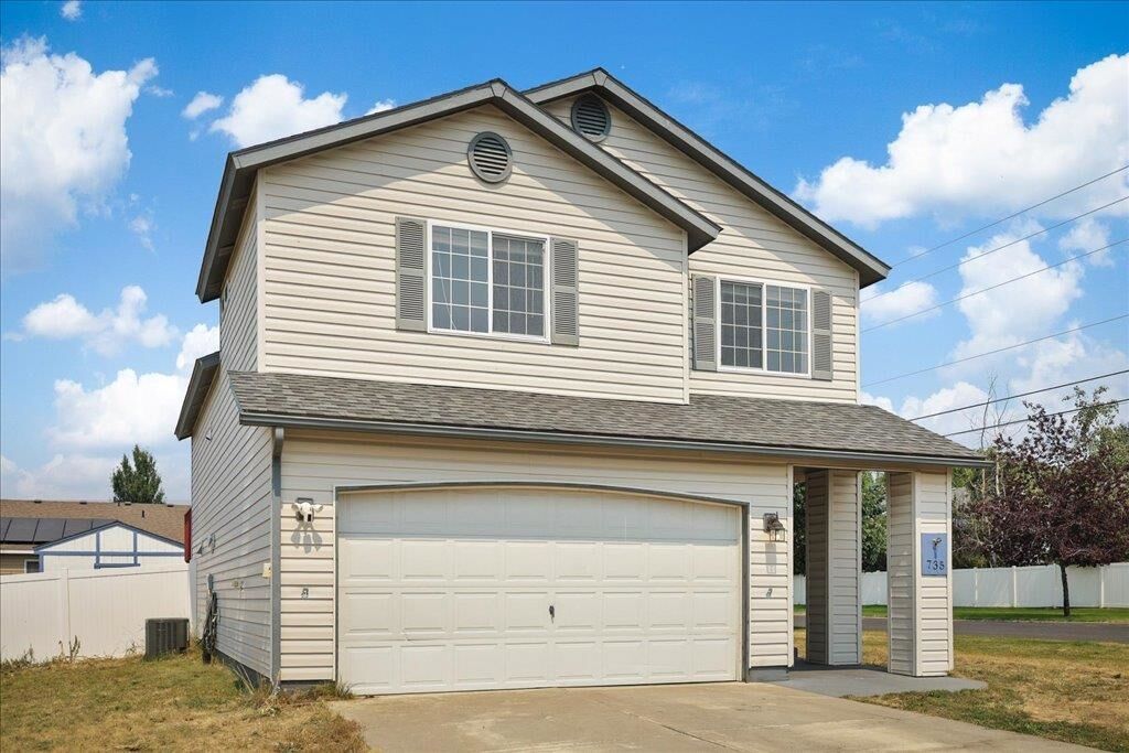 Property Photo: 735 E Tara Lee Ave WA 99022