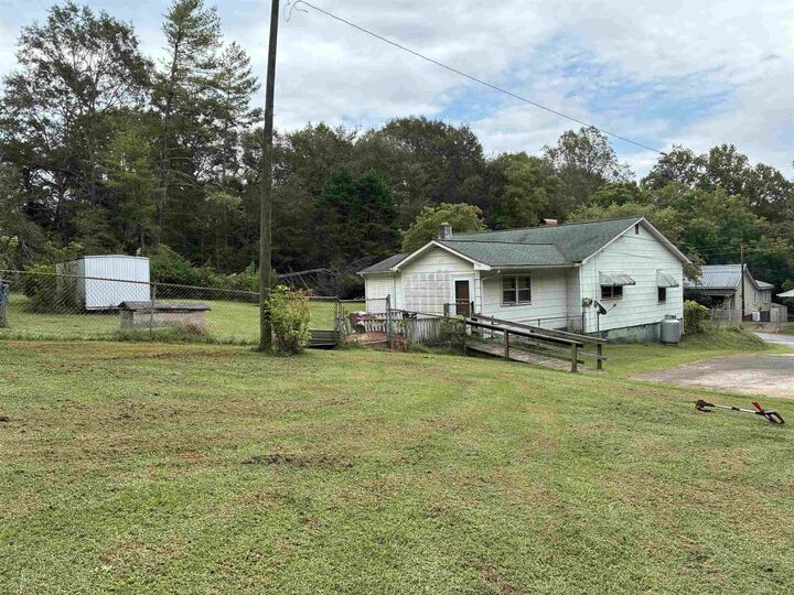 Property Photo:  206 Railroad Street  NC 28114 