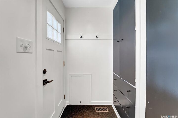 Property Photo: 826 W Avenue N SK S7L 3H4