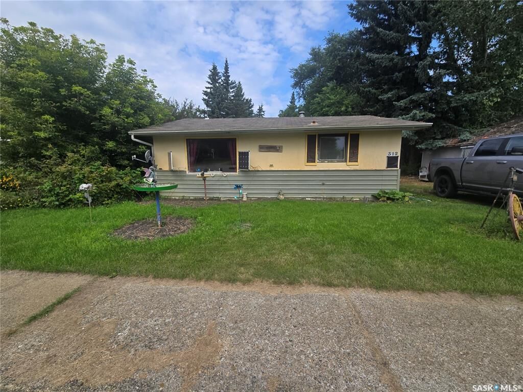 Property Photo: 312 Main Street SK S0G 2R0