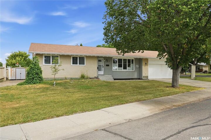 Property Photo: 2 Springstein Avenue SK S4R 7H7