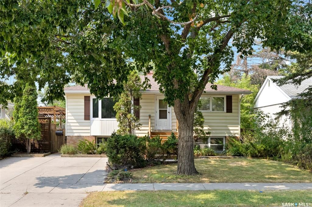 Property Photo:  616 Broadway Avenue E  SK S4N 1A1 
