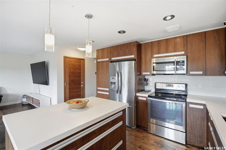 Property Photo:  422 Pichler Crescent  SK S7V 0G3 