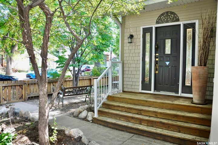 Property Photo:  623 4th Avenue N  SK S7K 2M8 