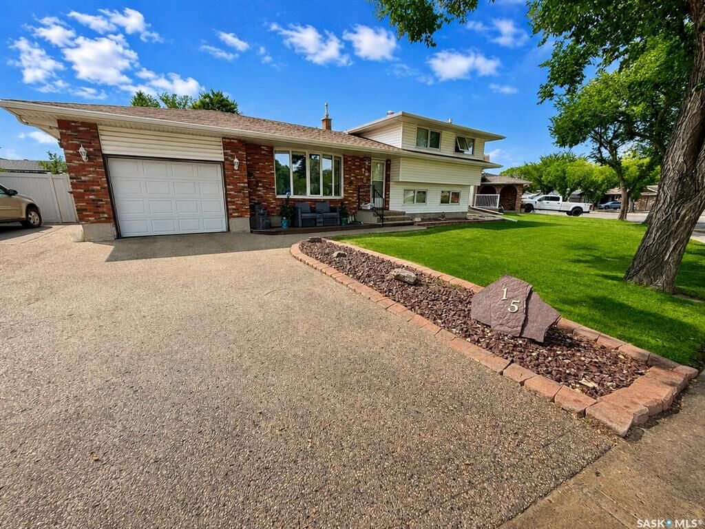 Property Photo: 15 Dickinson Crescent SK S4R 7K6