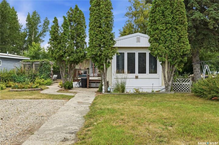 Property Photo:  32 Crystal Drive  SK S4L 1B3 