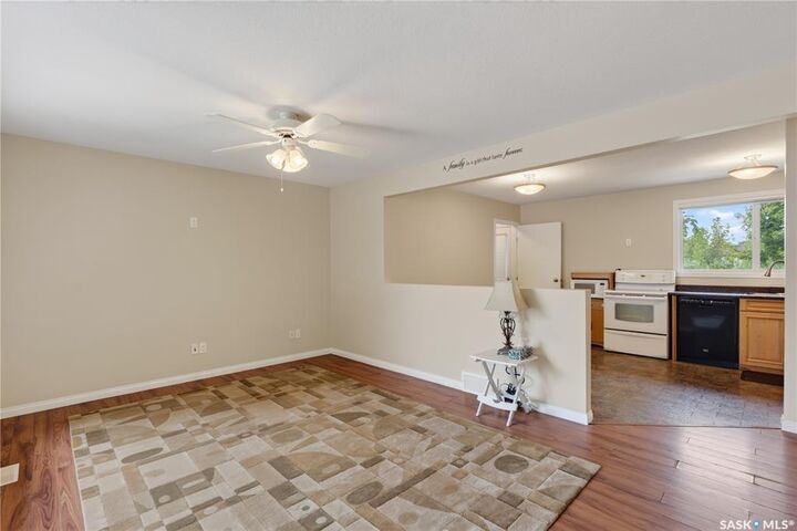 Property Photo: 214 Fisher Crescent SK S7L 5C9