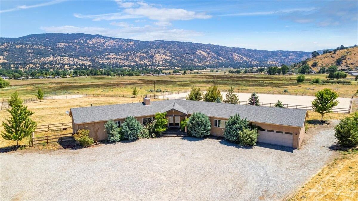Property Photo:  29801 Lower Valley Road  CA 93561 