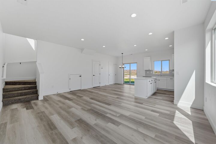 Property Photo: 270 N Dewberry Pl WA 99336