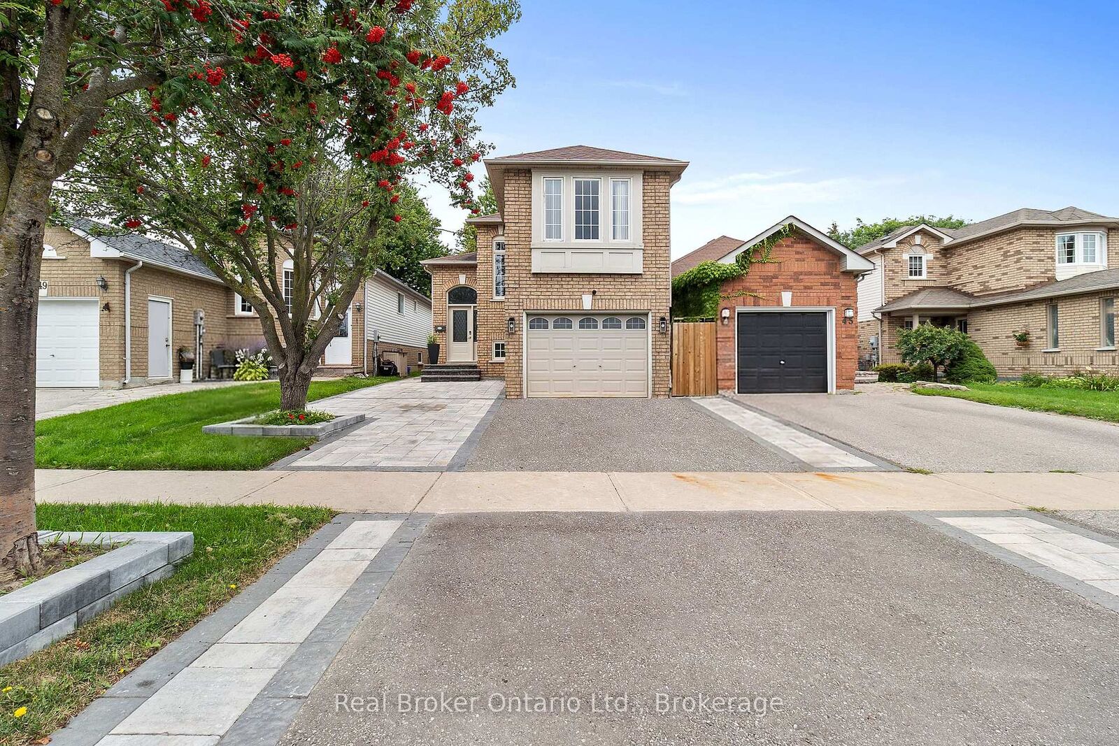 Property Photo:  47 Willey Drive  ON L1C 4Z6 