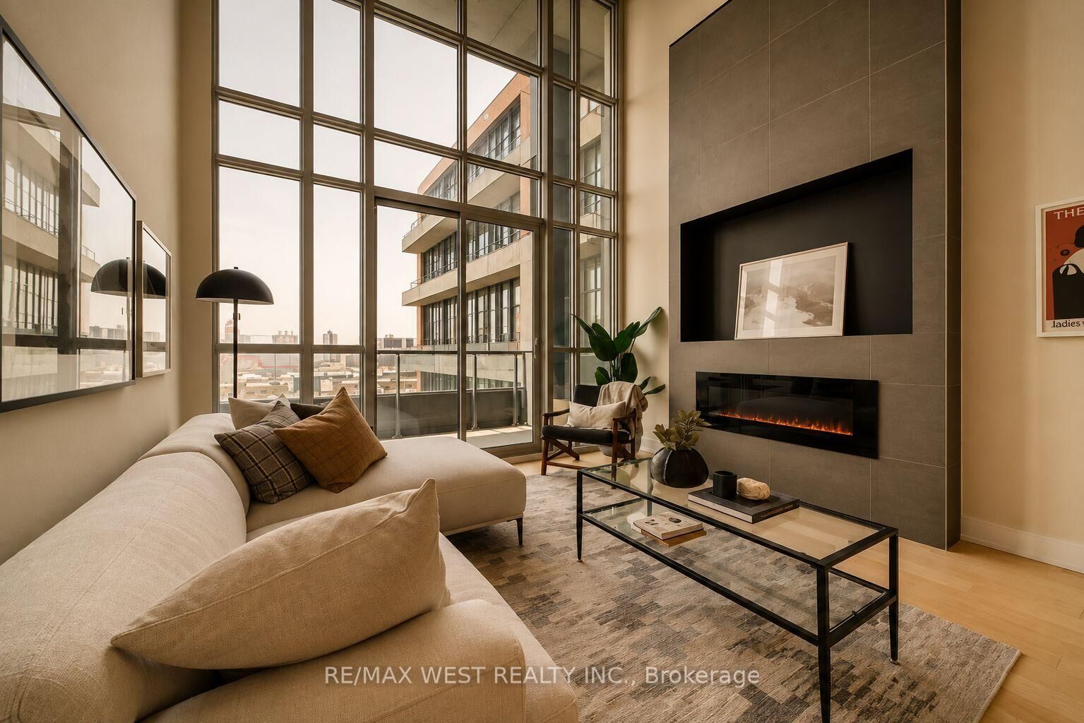 Property Photo:  5 Hanna Avenue N 546  ON M6K 1W8 