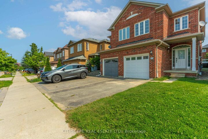 Property Photo:  5623 Longboat Avenue  ON L5M 7E5 