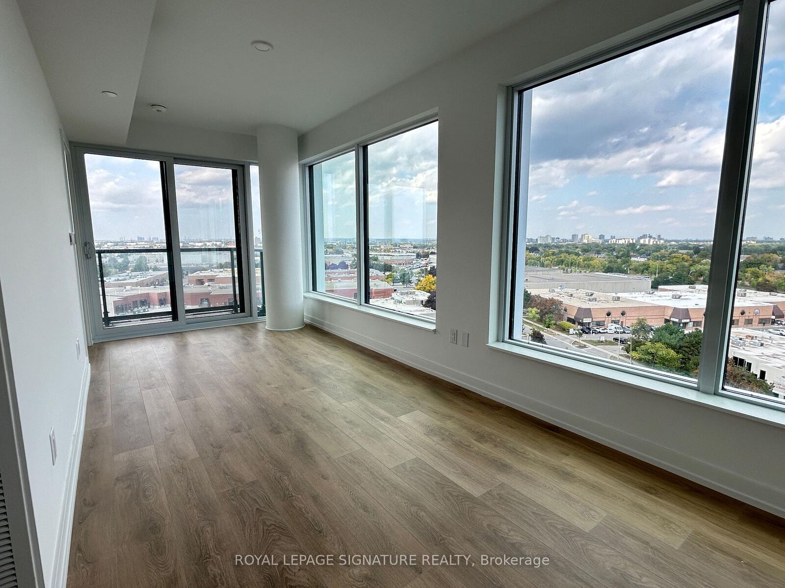Property Photo:  1100 Sheppard Avenue W 1130  ON M3K 0E4 