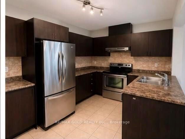 Property Photo:  765 Millworks Crescent  ON L5V 0B9 