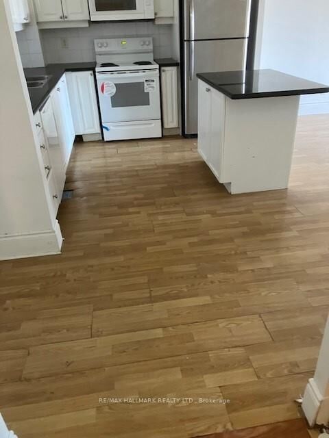 Property Photo: 3880 Duke Of York Blvd Boulevard 3002 ON L5B 4M7