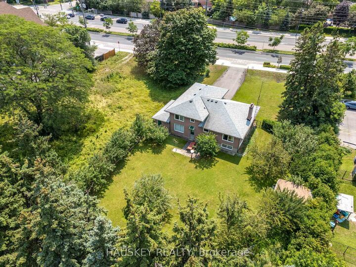 Property Photo: 1226 Centre Street ON L4J 3M9