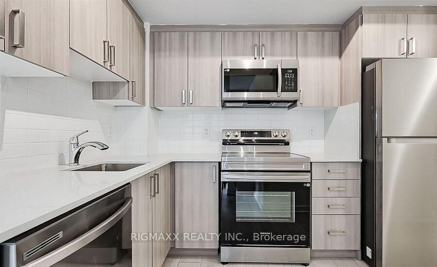 Property Photo: 556 Marlee Avenue W 521 ON M6B 0B1