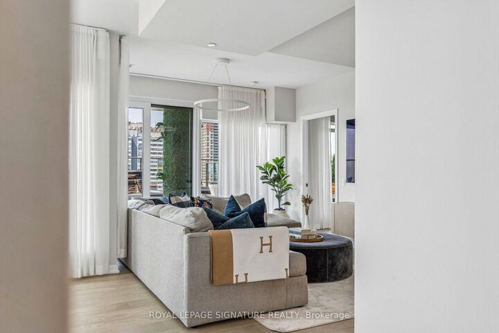 Property Photo: 10 Graphophone Grove 702 ON M6H 0E5