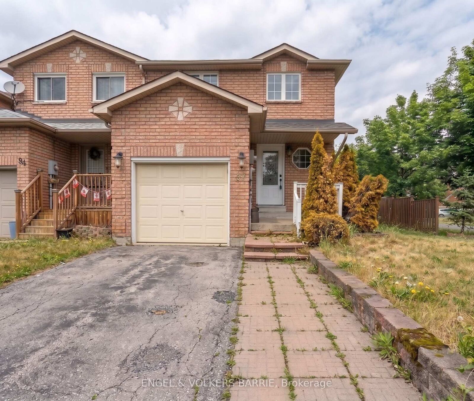 Property Photo: 92 Lee Crescent ON L4N 9Z1