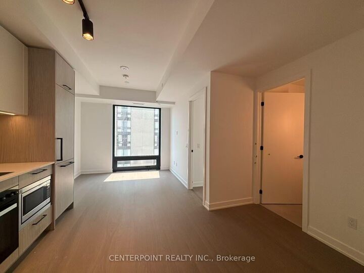 Property Photo: 89 Montclair Avenue 1522 ON M5P 0A9