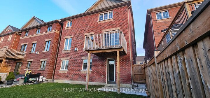 Property Photo: 95 Bonnieglen Farm Boulevard #Lower ON L7C 4B7
