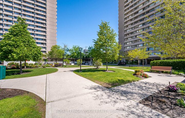 Property Photo:  715 Don Mills Road 1108  ON M3C 1S8 