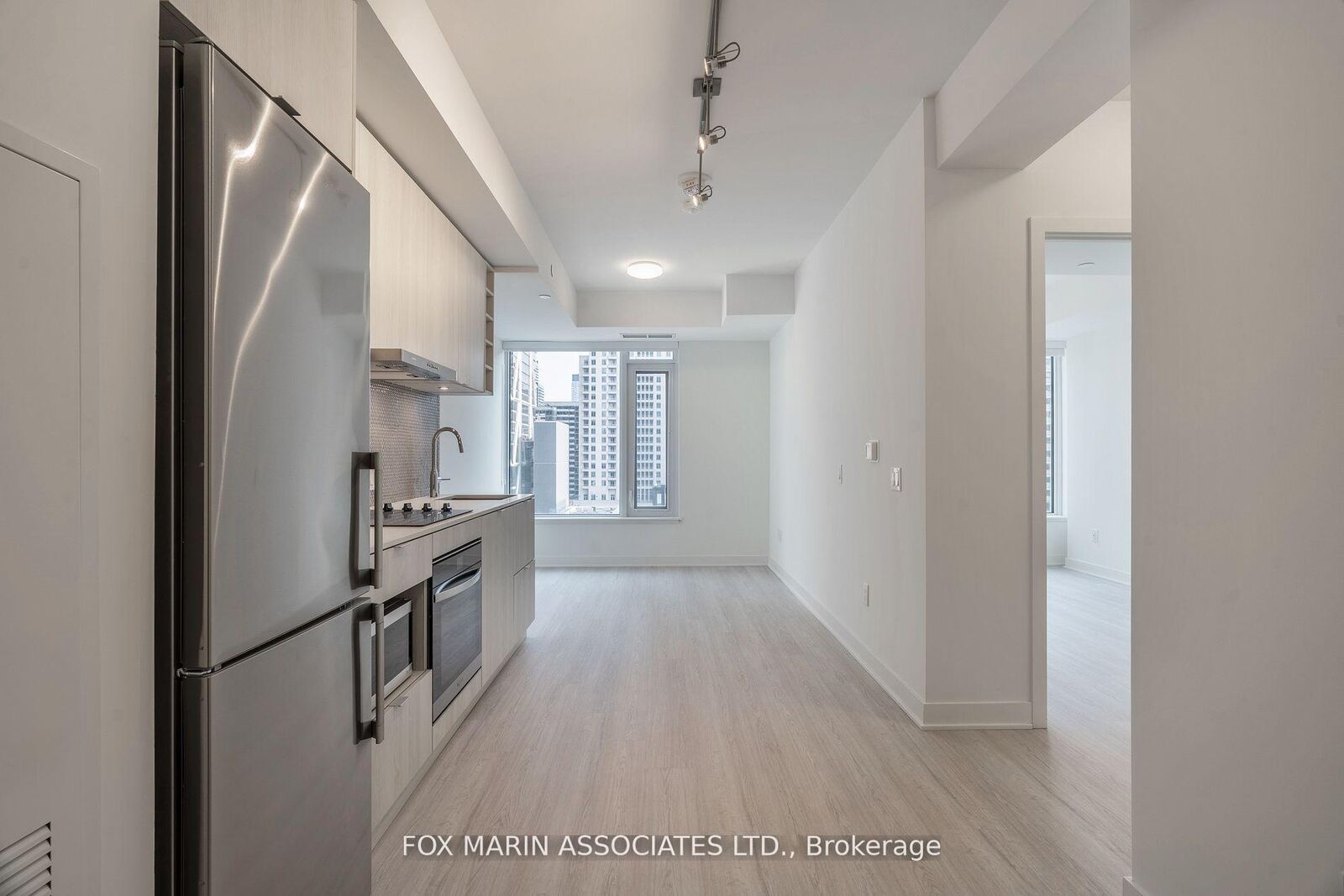 Property Photo:  11 Yorkville Avenue 713  ON M4W 1L2 