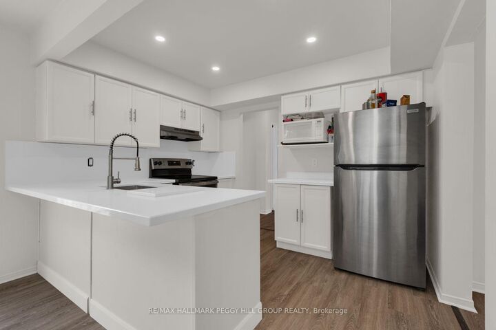 Property Photo: 468 Grove Street E ON L4M 5W3