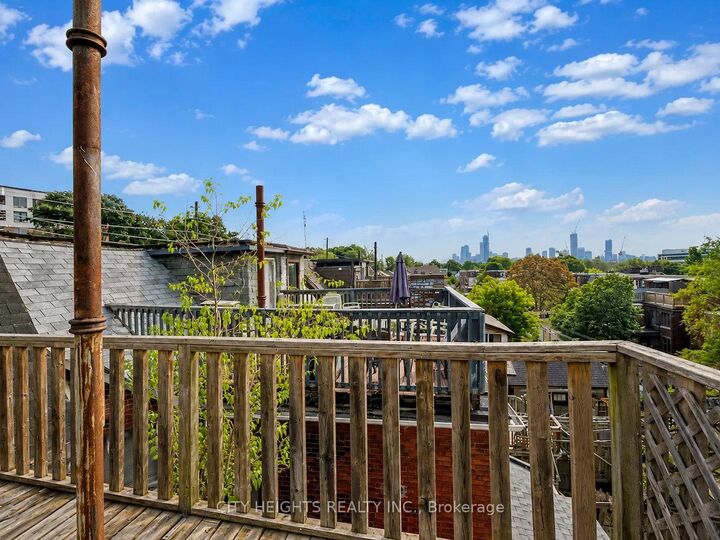 Property Photo:  1113 Davenport Road 3  ON M6G 2C3 