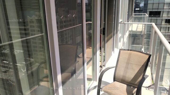 126 Simcoe Street 1609 — photo 1
