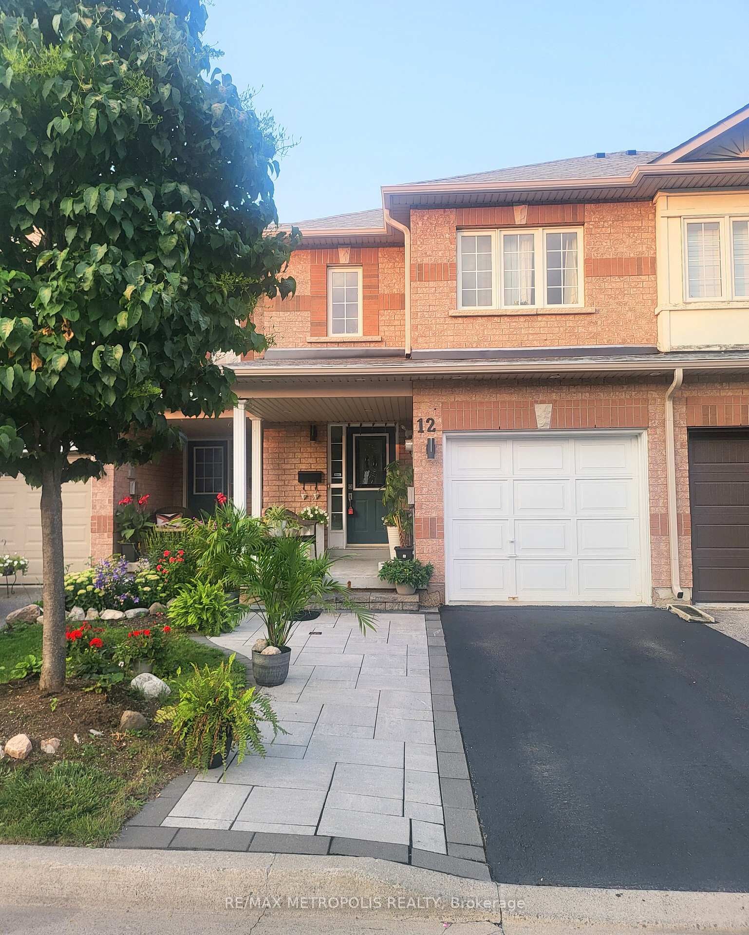 Property Photo:  435 Middlefield Road 12  ON M1S 5W1 