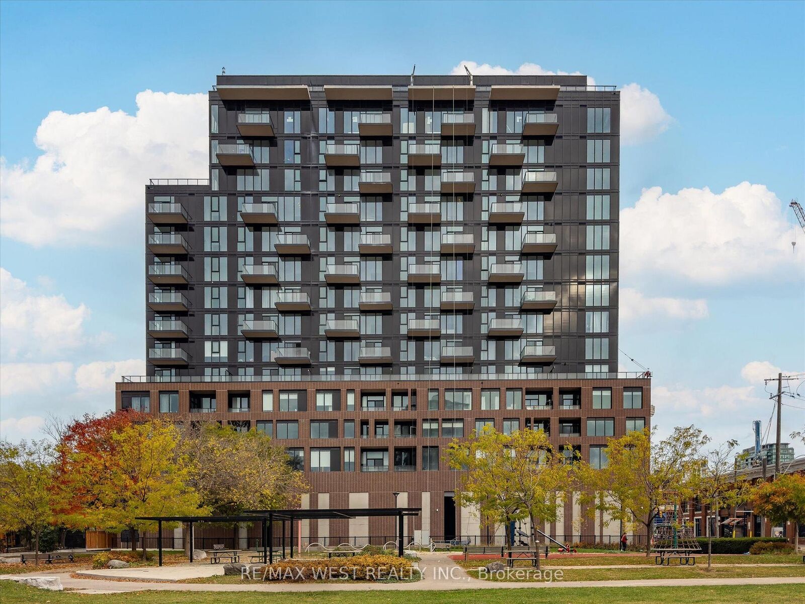 Property Photo:  270 Dufferin Street 819  ON M6K 0H8 