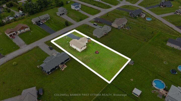 Property Photo:  216 Owen Lucas Street  ON K7S 3G8 