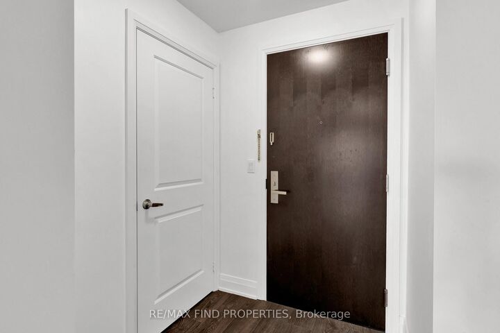 Property Photo: 55 Speers Road 1504 ON L6K 0H9