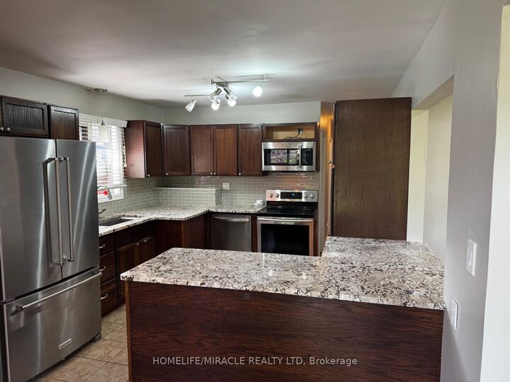 Property Photo: 920 Willowdale Avenue ON L1H 1W2